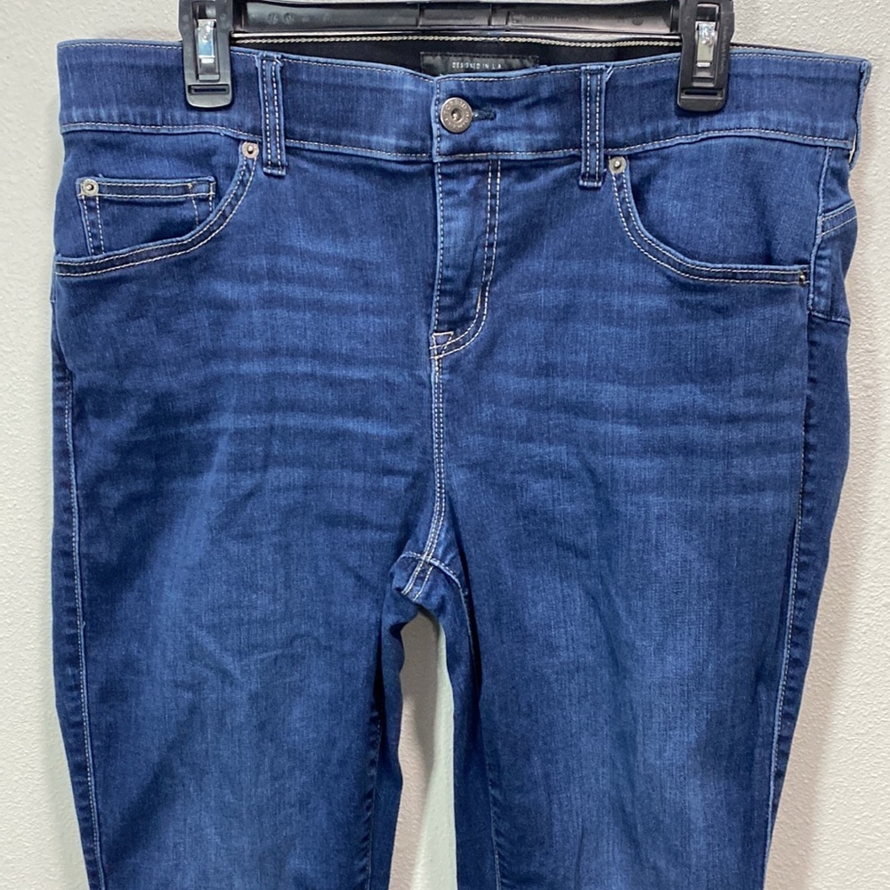 Torrid jeans premium short‎ - Picture 2 of 8